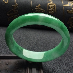 （超值推荐）糯冰种豆绿手镯（55mm）