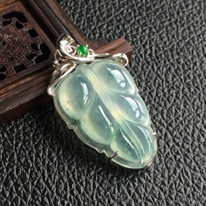 (超值推荐)冰种飘花镶白金金枝玉叶胸坠