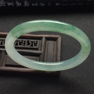 （超值推荐）糯冰种飘花圆条贵妃手镯（53.9mm-45.1mm）