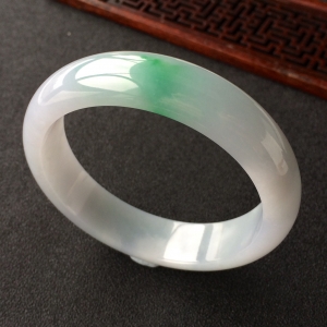 (超值推荐)糯冰种飘翠手镯(56.8mm)