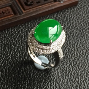 (超值推荐)糯冰种阳绿镶白金钻石戒指/胸坠(两用)