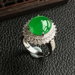 (超值推荐)糯冰种阳绿镶白金钻石戒指