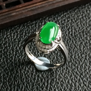 (超值推荐)糯冰种翠色镶白金钻石戒指