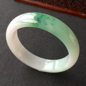 (超值推荐)糯冰种飘花手镯(56mm)