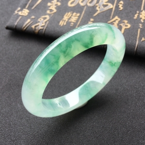 (超值推荐)冰种飘绿花手镯(56mm)