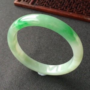 (超值推荐)糯冰种飘翠手镯(60.3mm)