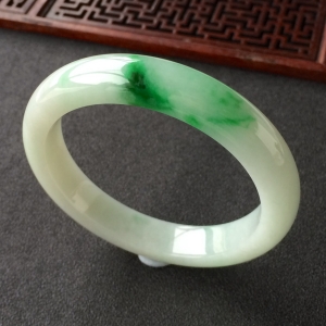 (超值推荐)糯冰种飘翠手镯(56mm)