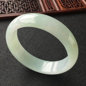 (超值推荐)糯冰种晴水手镯(56.7mm)