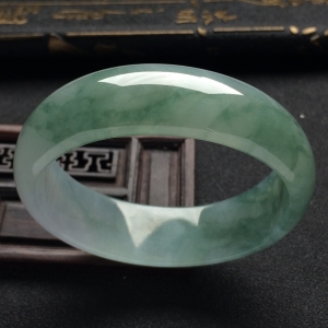 （超值推荐）糯冰 种飘花贵妃手镯（53.3mm-48.5mm）