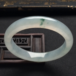 （超值推荐）冰种略飘花手镯（55.4mm）