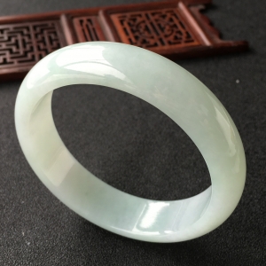 (超值推荐)糯冰种晴水手镯(61.7mm)