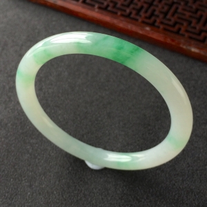 (超值推荐)糯冰种飘翠圆条手镯(54.3mm)