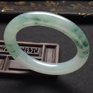 （超值推荐）糯冰种飘花圆条手镯（56mm）