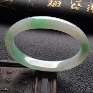 （超值推荐）糯冰种晴水贵妃镯（55.7mm-46mm）