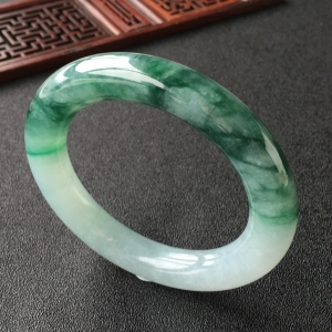 (超值推荐)糯冰种飘花圆条手镯(54.1mm)