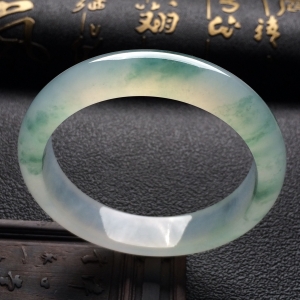 （超值推荐）冰种飘花手镯（57mm）