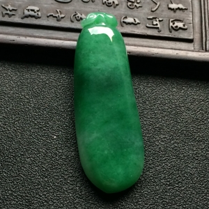 （超值推荐）糯冰种豆绿福瓜挂件