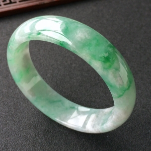 (超值推荐)糯冰种飘翠手镯(57.6mm)