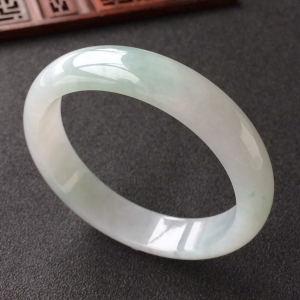(超值推荐)糯冰种略飘花手镯(56.8mm)