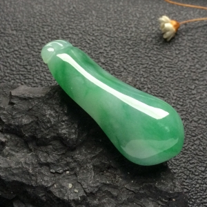 （超值推荐）糯冰种飘翠福瓜挂件