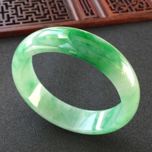 (超值推荐)糯冰种飘翠手镯(54.2mm)