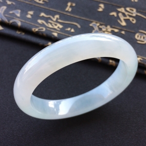 (超值推荐)糯冰种淡晴水手镯(57mm)