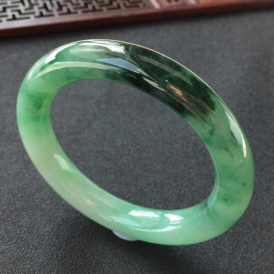 (超值推荐)糯冰种飘花圆条手镯(55mm)