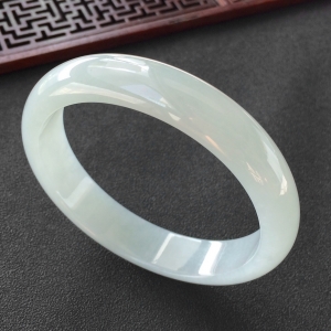(超值推荐)糯冰种晴水手镯(61.8mm)