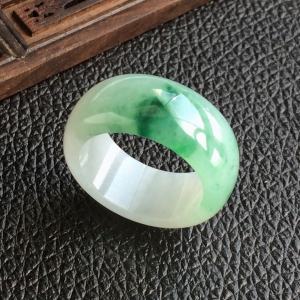 (超值推荐)糯冰种飘花指环