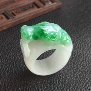 (超值推荐)糯冰种飘翠马到成功扳指