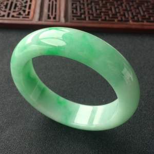 (超值推荐)糯冰种飘翠手镯(53.5mm)