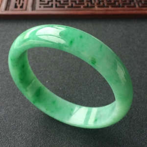 (超值推荐)糯冰种飘翠手镯(57.2mm)