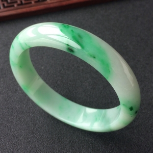 (超值推荐)糯冰种飘翠手镯(56.6mm)
