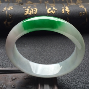 （超值推荐）糯冰种飘阳绿手镯（55.3mm）