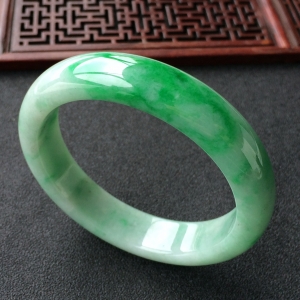 (超值推荐)糯冰种飘翠手镯(56.5mm)