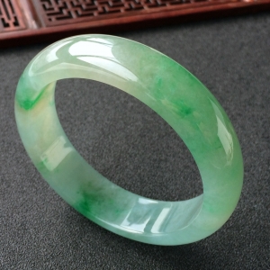 (超值推荐)糯冰种飘翠手镯(57.7mm)
