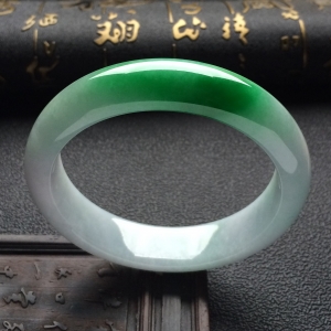 （超值推荐）糯冰种飘阳绿手镯（57.7mm）