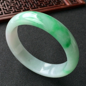 (超值推荐)糯冰种飘翠手镯(56.9mm)