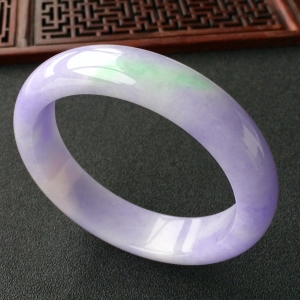 (超值推荐)糯冰种春带彩手镯(58.7mm)