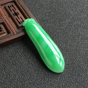 (超值推荐)糯冰种翠色福瓜挂件