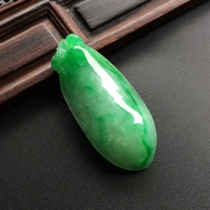 （超值推荐）糯冰种飘翠福瓜挂件