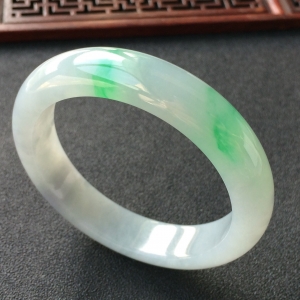 (超值推荐)糯冰种飘翠手镯(53.5mm)