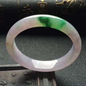 （超值推荐）糯冰种春带彩手镯（56mm）