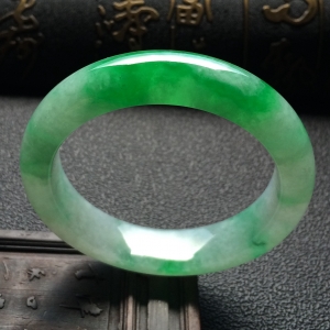 （超值推荐）糯冰种飘阳绿手镯（51.3mm）