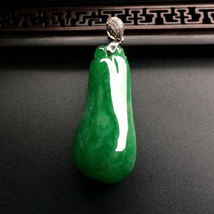 （超值推荐）糯冰种阳绿福瓜挂件（金扣）