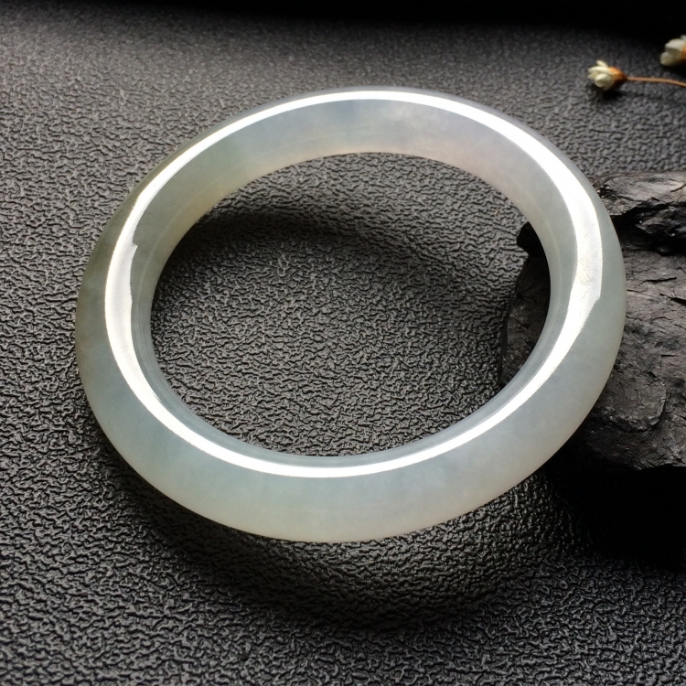 （超值推荐）糯冰种略带褐黄翡圆条手镯（56mm）