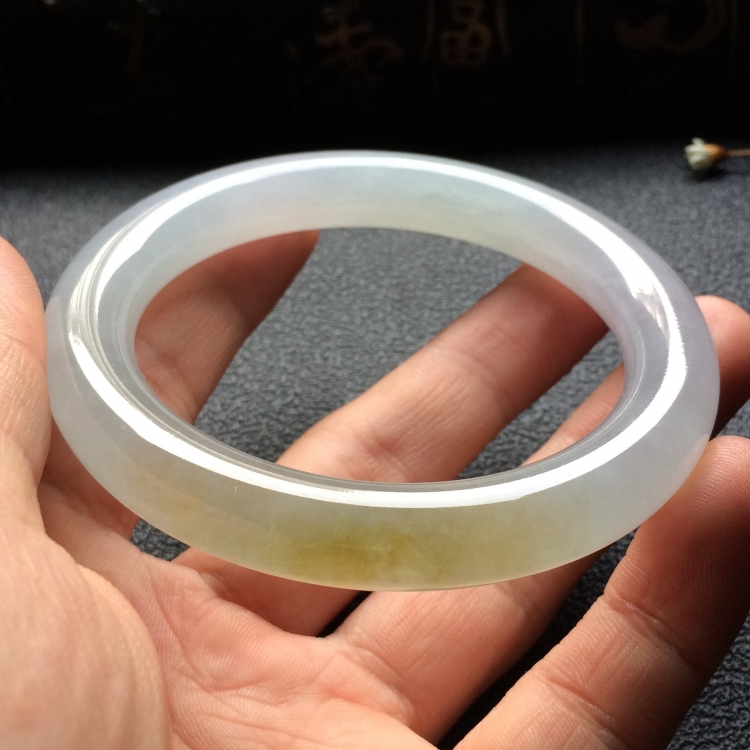 （超值推荐）糯冰种略带褐黄翡圆条手镯（56mm）