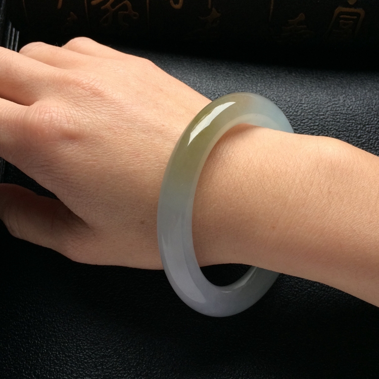 （超值推荐）糯冰种略带褐黄翡圆条手镯（56mm）