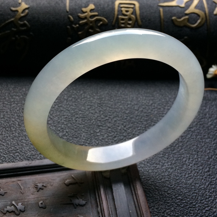 （超值推荐）糯冰种略带褐黄翡手镯（54.2mm）