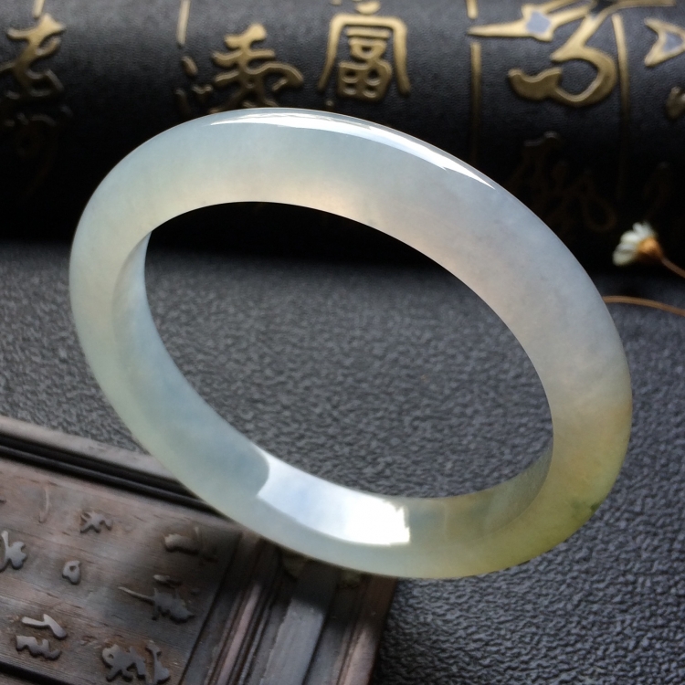 （超值推荐）糯冰种略带褐黄翡手镯（54.2mm）
